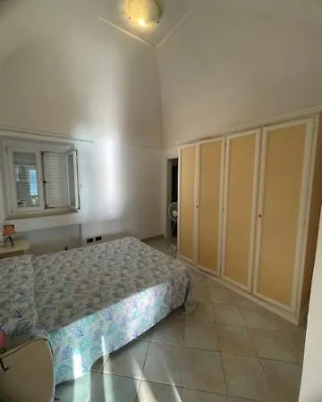 Agenzia Isotur Nontiscordardime פונזה